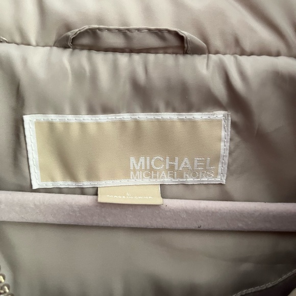 Michael Kor’s, Faux Fur Hooded, Cream Color Puffer Jacket, Warm Warm Outerwear - Picture 4 of 4